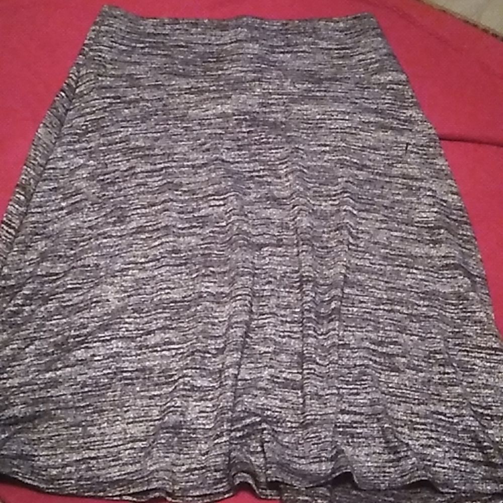 🤠Apt. 9 Like New Flared Skirt Size Small
